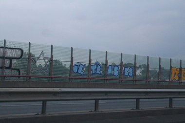 Graffiti Bombing - Photo by Marieundjana - ultras, ub