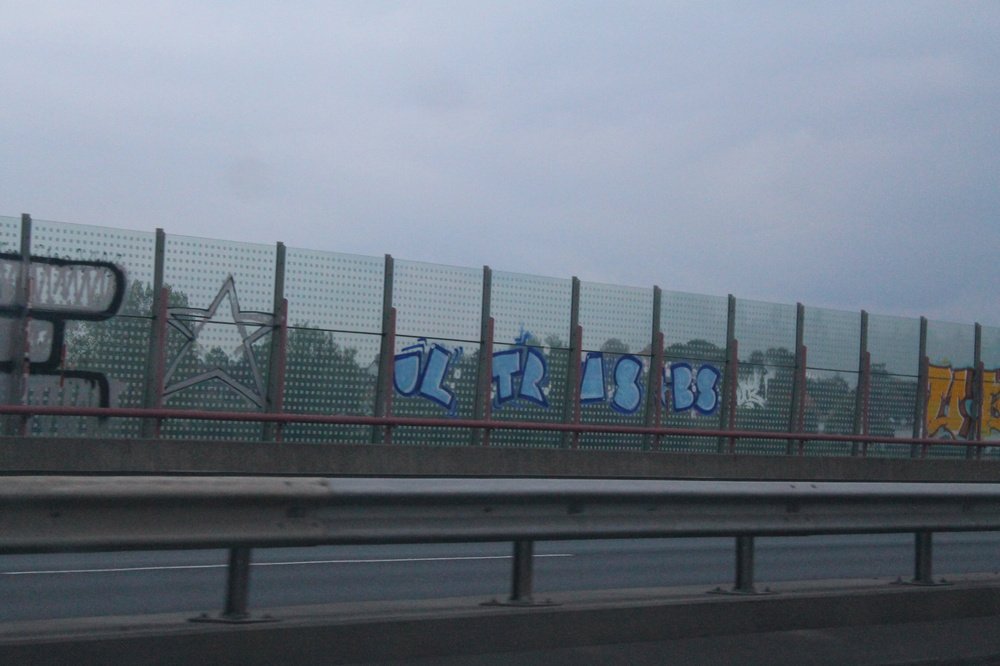 Graffiti Bombing - Photo by Marieundjana - ultras, ub
