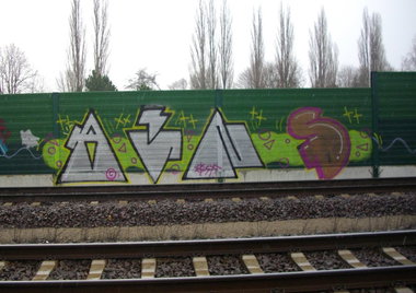 Graffiti Bombing - Photo by Marieundjana - ains
