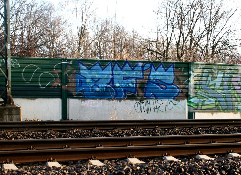 Graffiti Bombing - Photo by Marieundjana - bf