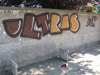 Graffiti Bombing - Photo by Marieundjana - ultras, ub