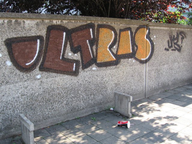 Graffiti Bombing - Photo by Marieundjana - ultras, ub