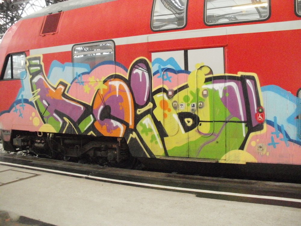 Graffiti Train - Photo by Marieundjana - acid