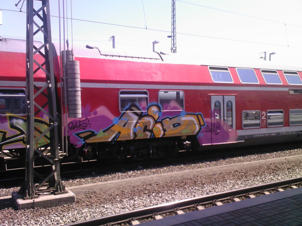 Graffiti Train - Photo by Marieundjana - acid