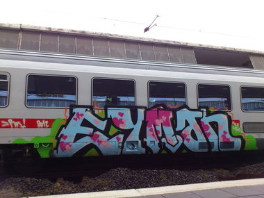 Graffiti Train - Photo by Marieundjana - eyman