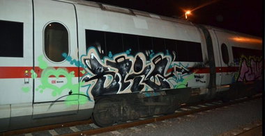 Graffiti Train - Photo by Marieundjana - sliq