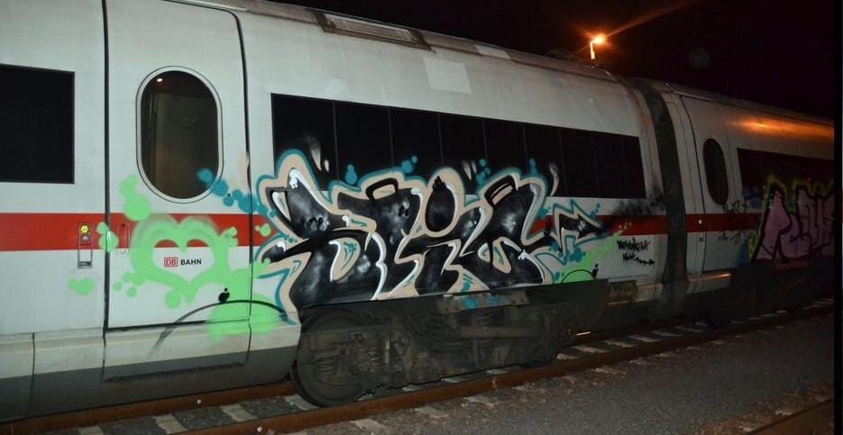 Graffiti Train - Photo by Marieundjana - sliq