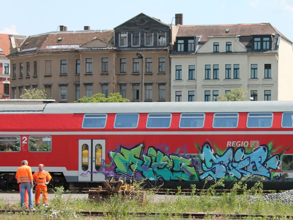 Graffiti Train - Photo by Marieundjana - mies, sliq