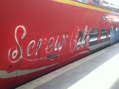 Graffiti Train - Photo by Marieundjana - screw