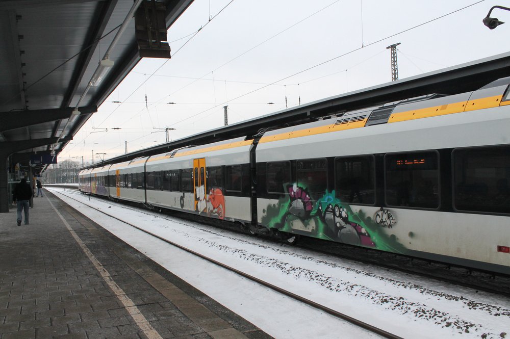 Graffiti Train - Photo by Marieundjana - rois, fönz