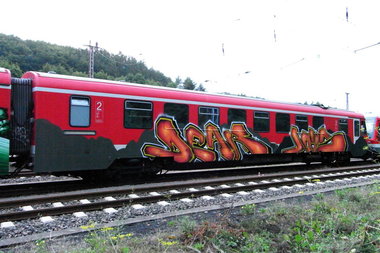 Graffiti Train - Photo by Marieundjana - dear, joys