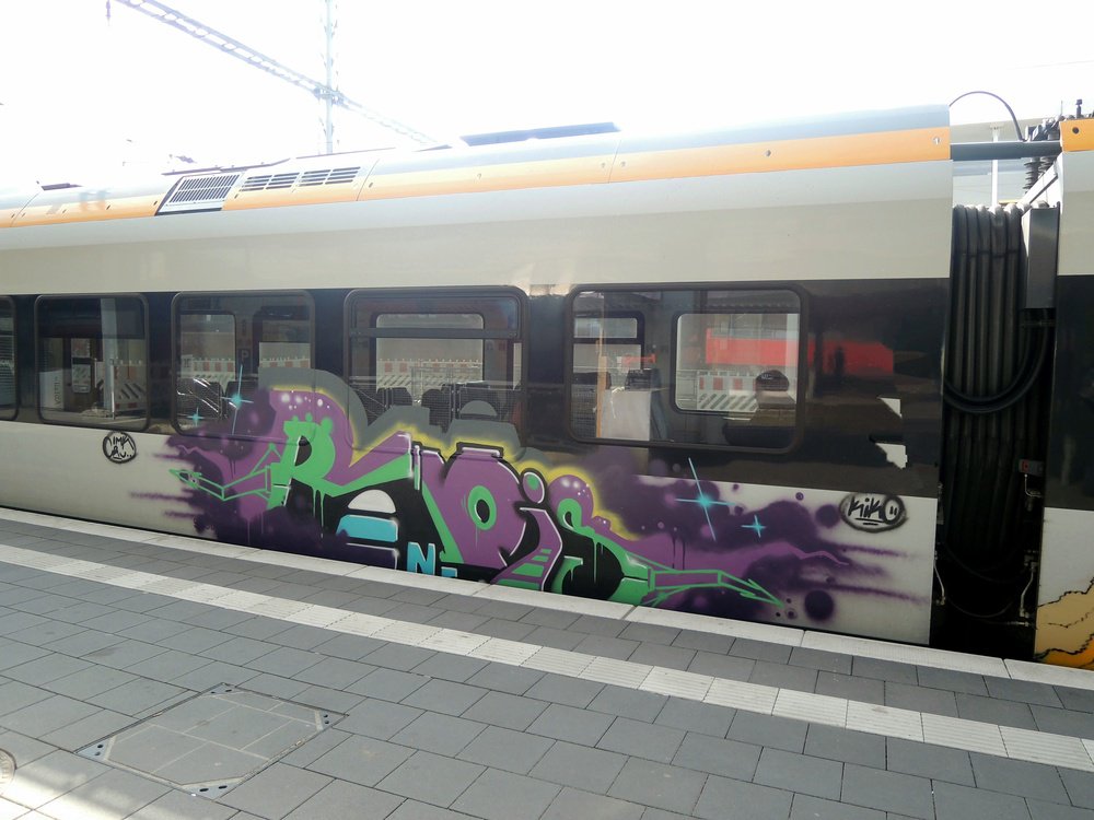 Graffiti Train - Photo by Marieundjana - rois