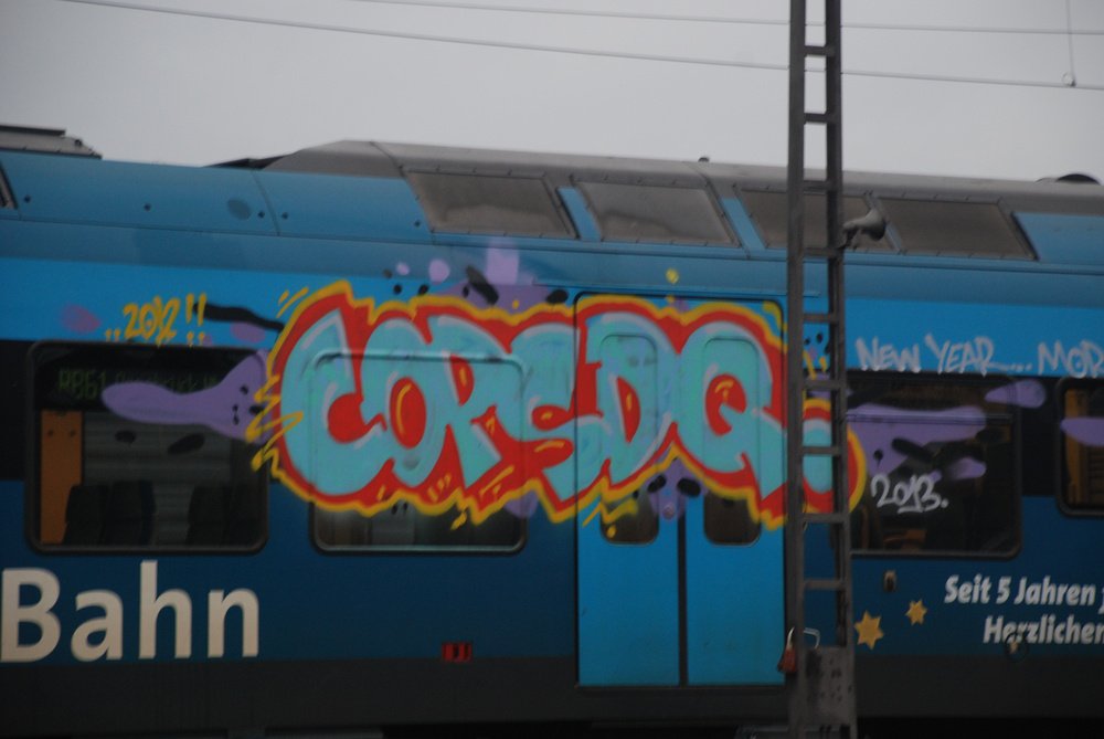 Graffiti Train - Photo by Marieundjana - cops, dq