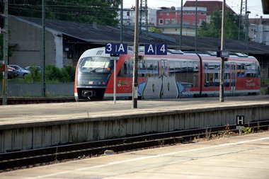 Graffiti Train - Photo by Marieundjana - oo
