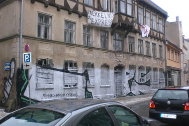 Graffiti Bombing - Photo by Marieundjana - ips