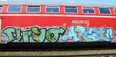 Graffiti Train - Photo by Marieundjana - mryo, arch