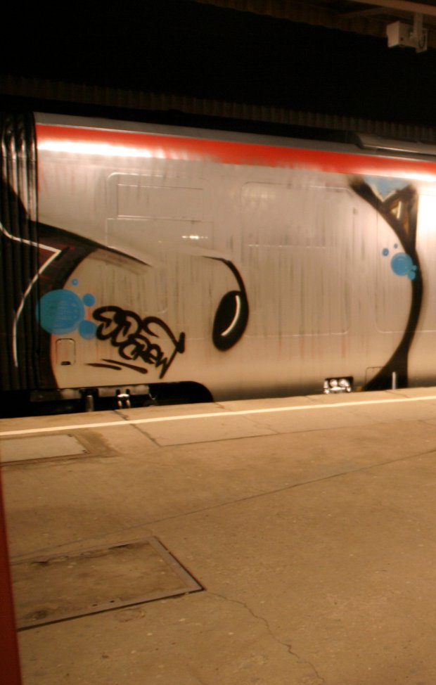 Graffiti Train - Photo by Marieundjana - oo