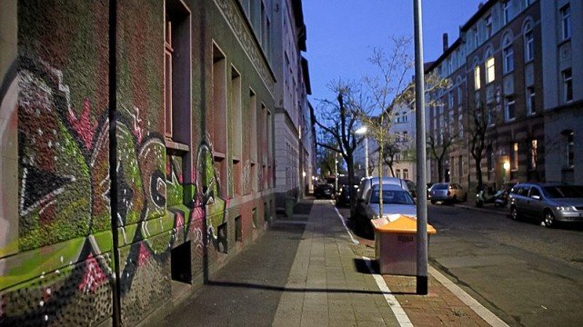 Graffiti Bombing - Photo by Marieundjana - doqs