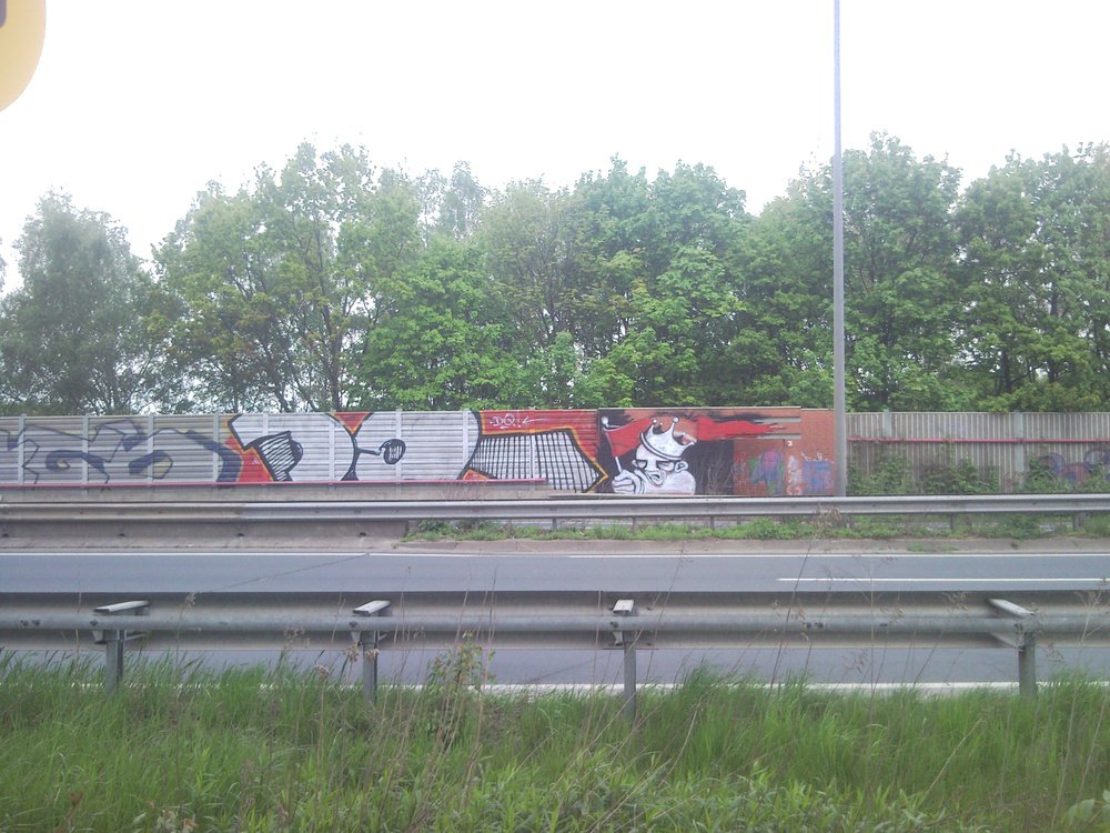 Graffiti Bombing - Photo by Marieundjana - dq