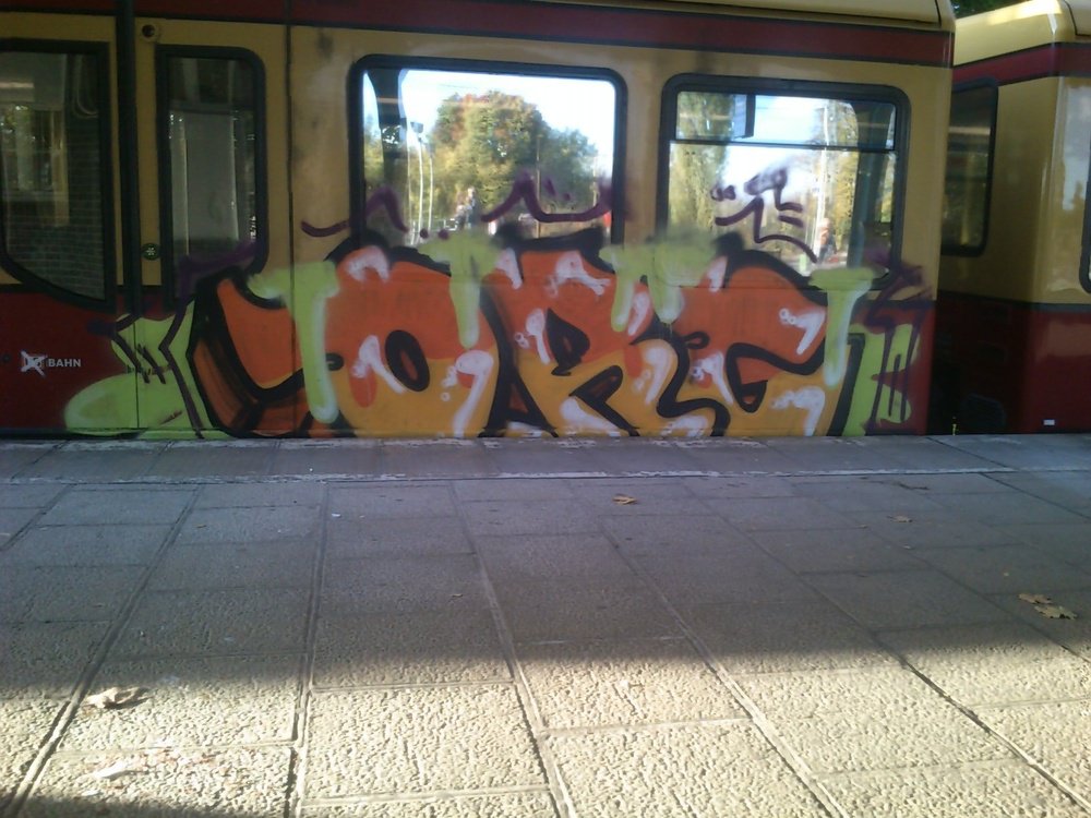 Graffiti Train - Photo by Marieundjana - org