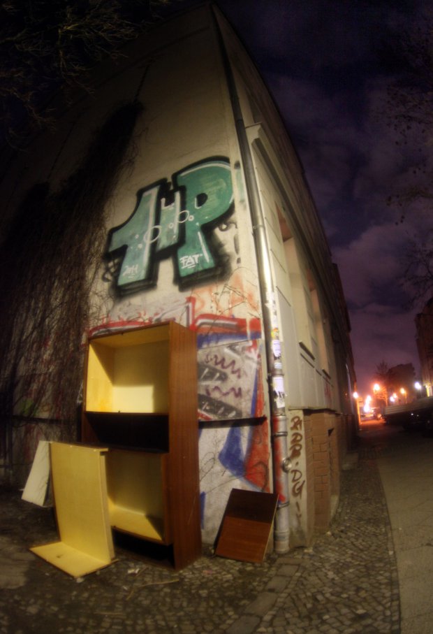 Graffiti Bombing - Photo by Marieundjana - 1up