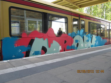 Graffiti Train - Photo by Marieundjana - drow