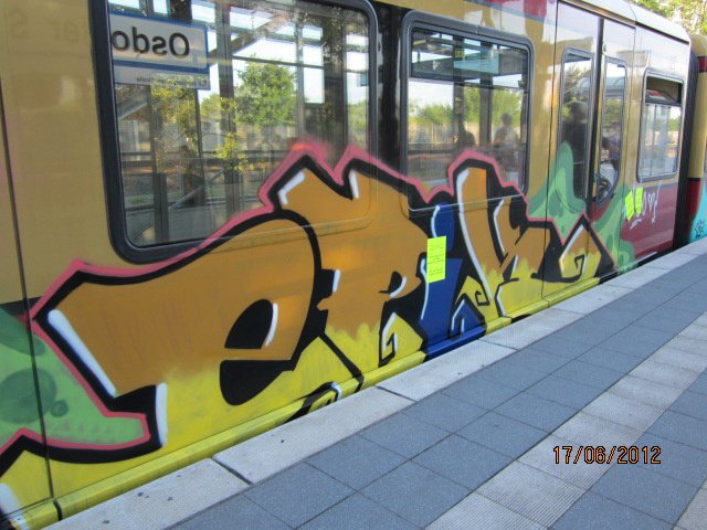 Graffiti Train - Photo by Marieundjana - epik