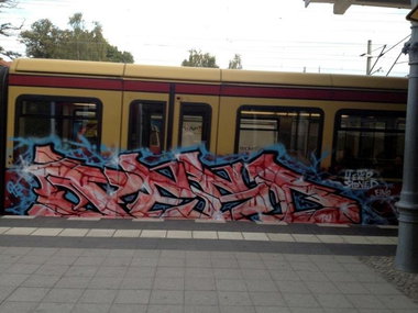 Graffiti Train - Photo by Marieundjana - pesd