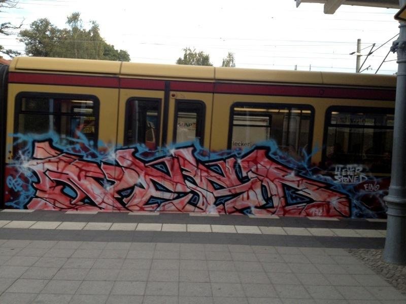 Graffiti Train - Photo by Marieundjana - pesd