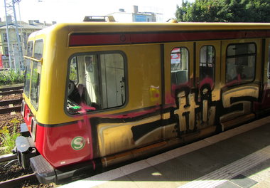 Graffiti Train - Photo by Marieundjana - chips