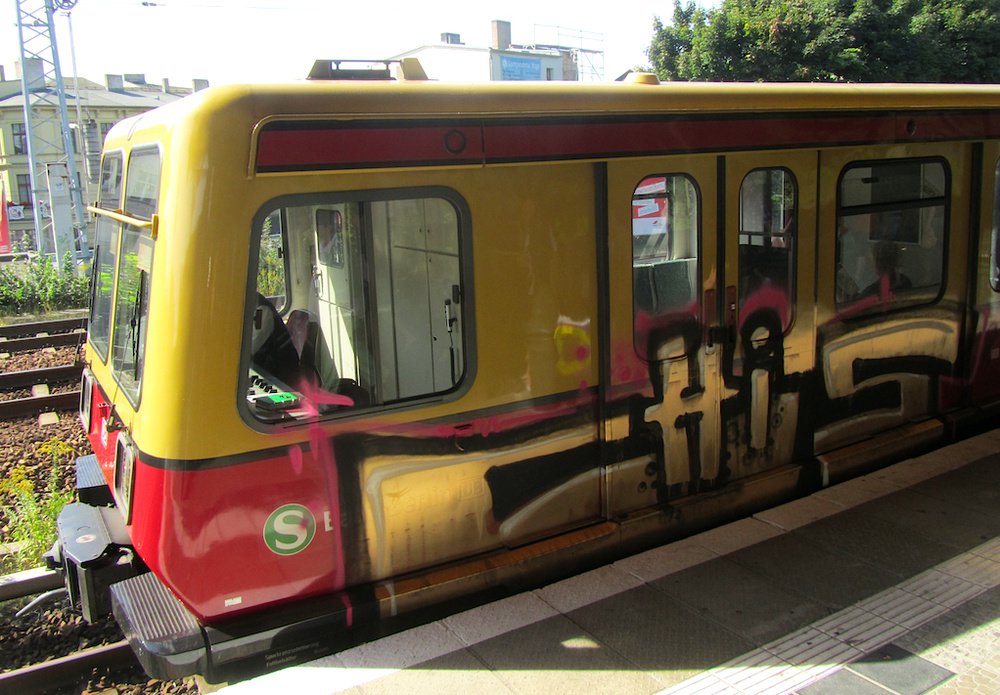 Graffiti Train - Photo by Marieundjana - chips