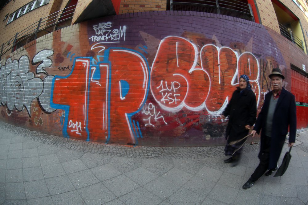 Graffiti Bombing - Photo by Marieundjana - 1up, rue