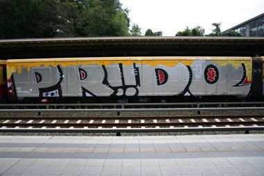 Graffiti Train - Photo by Marieundjana - pride