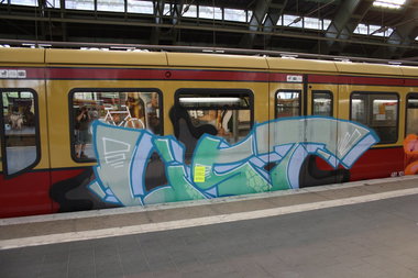 Graffiti Train - Photo by Marieundjana - list