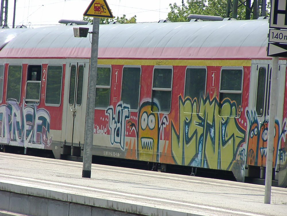 Graffiti Train - Photo by Marieundjana - 481, retro