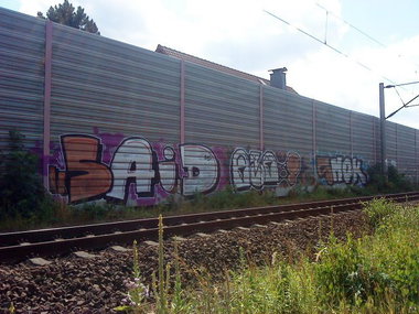 Graffiti Bombing - Photo by Marieundjana - said, ains, smok