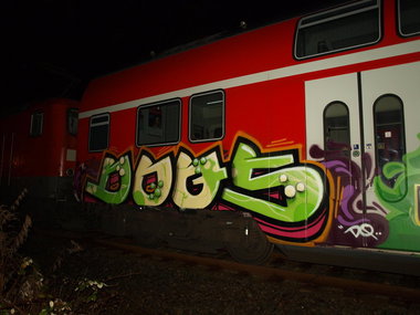 Graffiti Train - Photo by Marieundjana - doqs