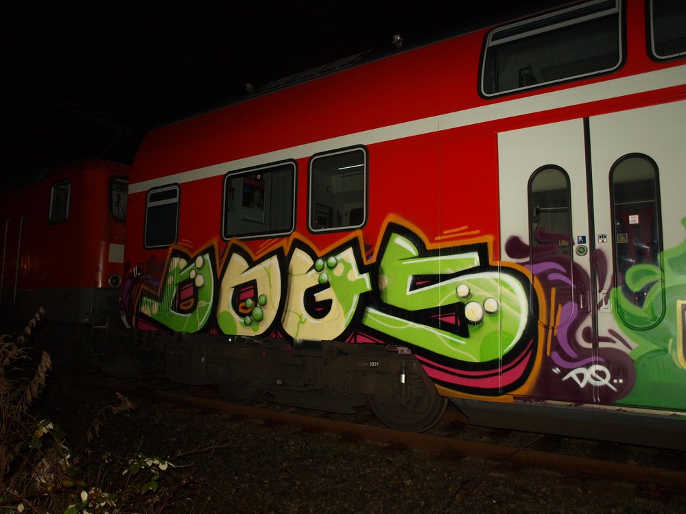 Graffiti Train - Photo by Marieundjana - doqs