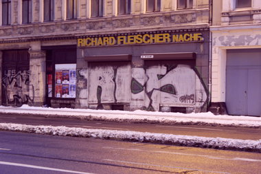 Graffiti Bombing - Photo by Marieundjana - rcs