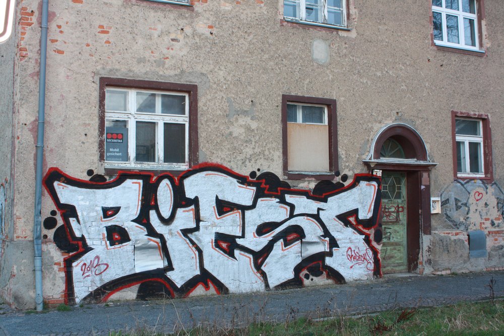 Graffiti Wall - Photo by Marieundjana