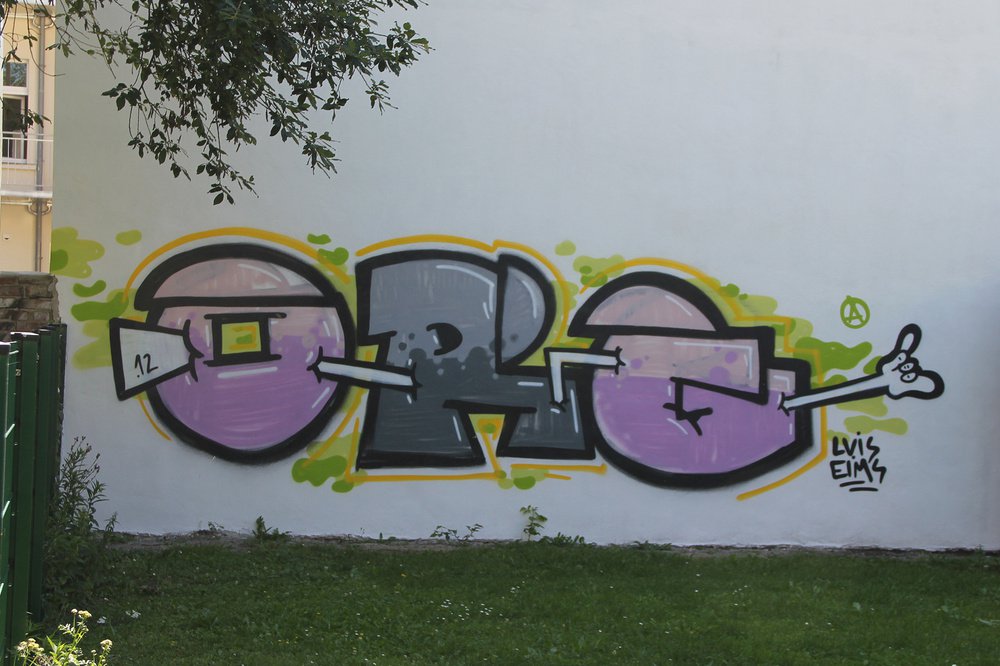 Graffiti Bombing - Photo by Marieundjana - org