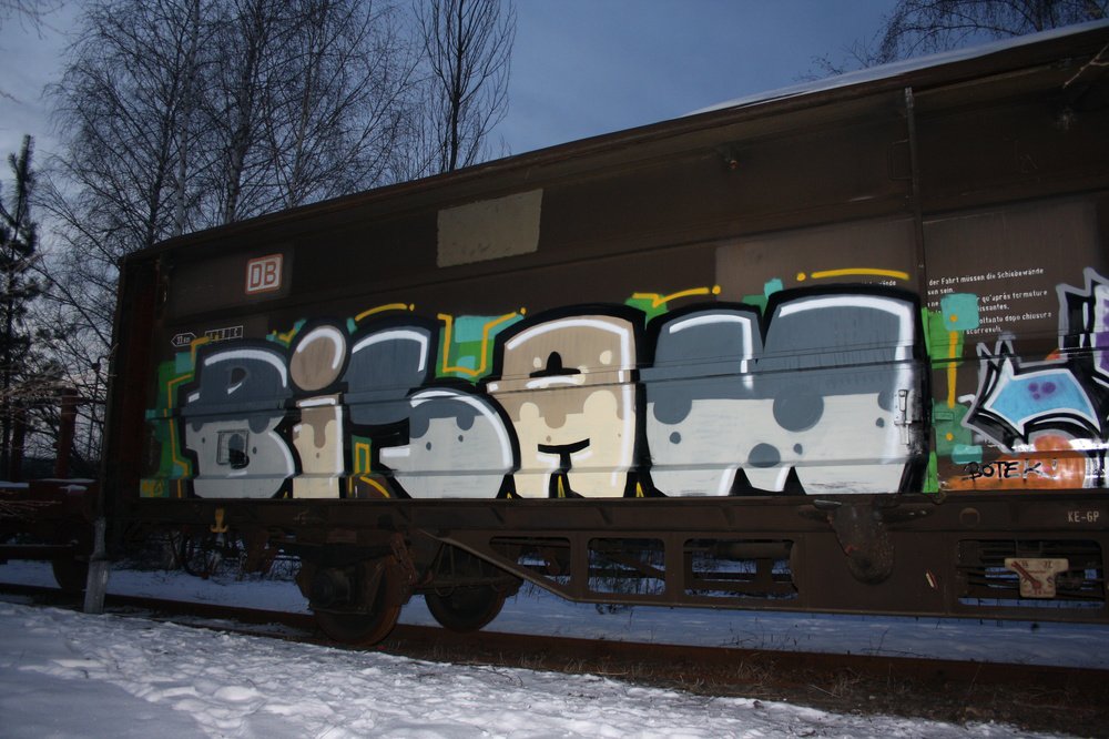 Graffiti Train - Photo by Marieundjana - bisam