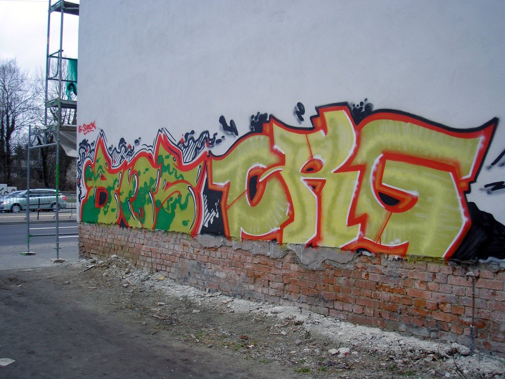 Graffiti Bombing - Photo by Marieundjana - bros, org