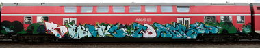 Graffiti Train - Photo by Marieundjana - rcs, tdr