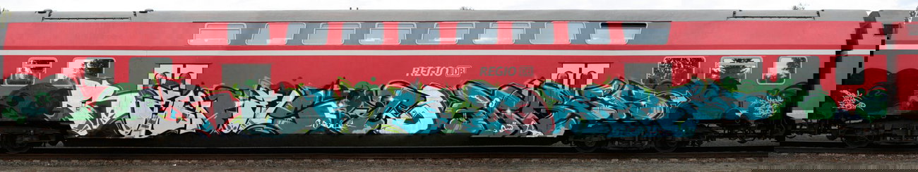 Graffiti Train - Photo by Marieundjana - rcs, tdr