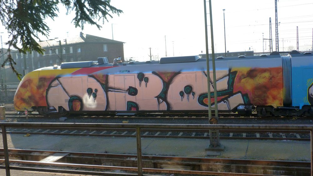 Graffiti Train - Photo by Marieundjana - obc