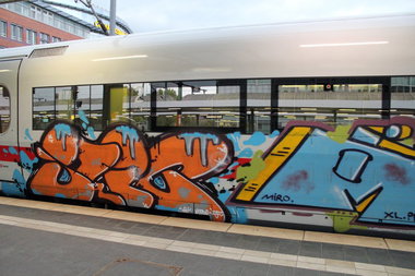 Graffiti Train - Photo by Marieundjana - sliq