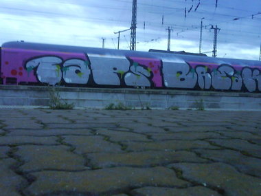 Graffiti Train - Photo by Marieundjana - taps, break