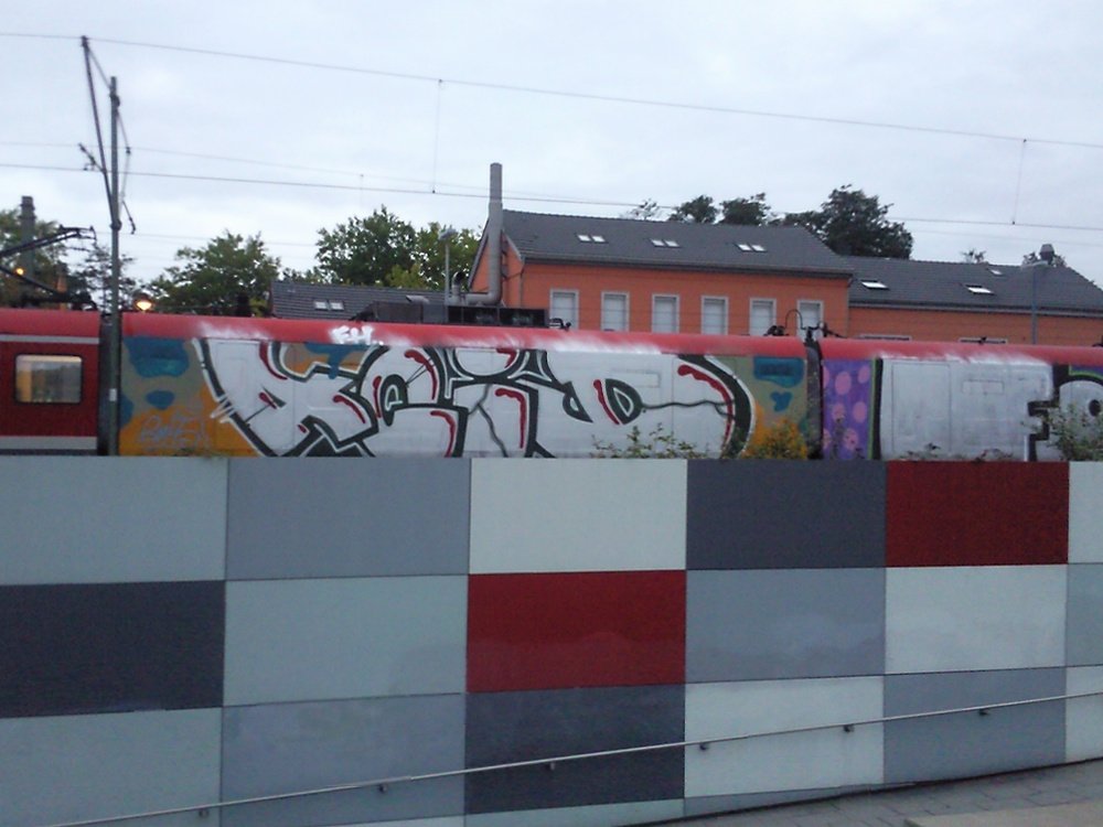 Graffiti Train - Photo by Marieundjana - acid
