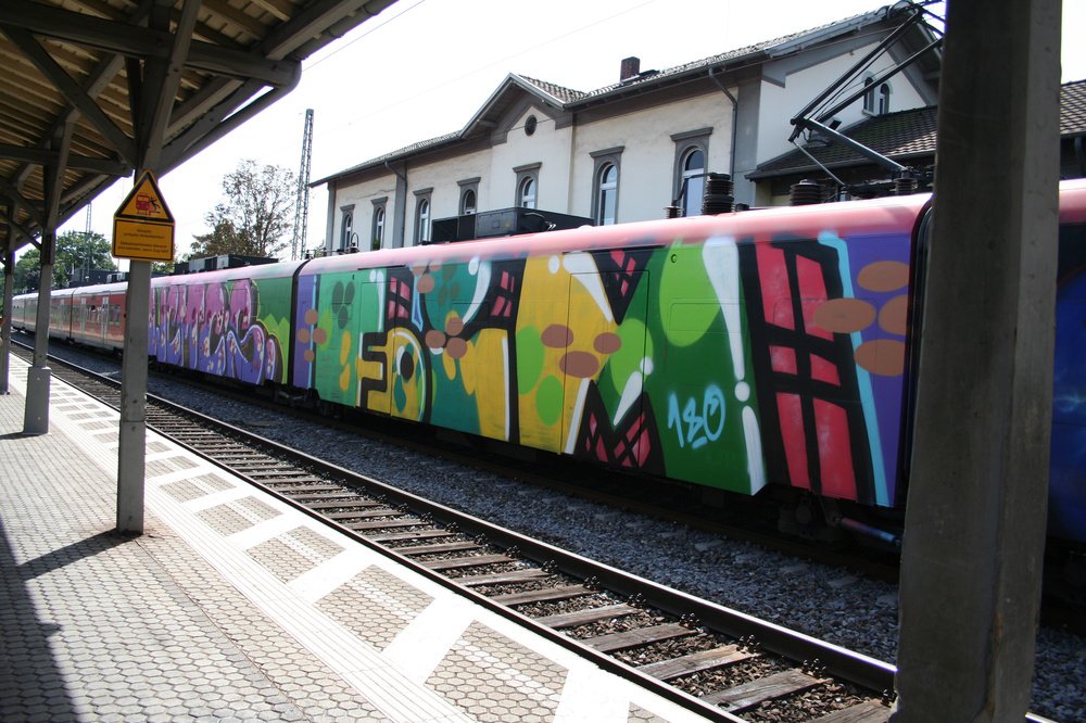 Graffiti Train - Photo by Marieundjana - foim